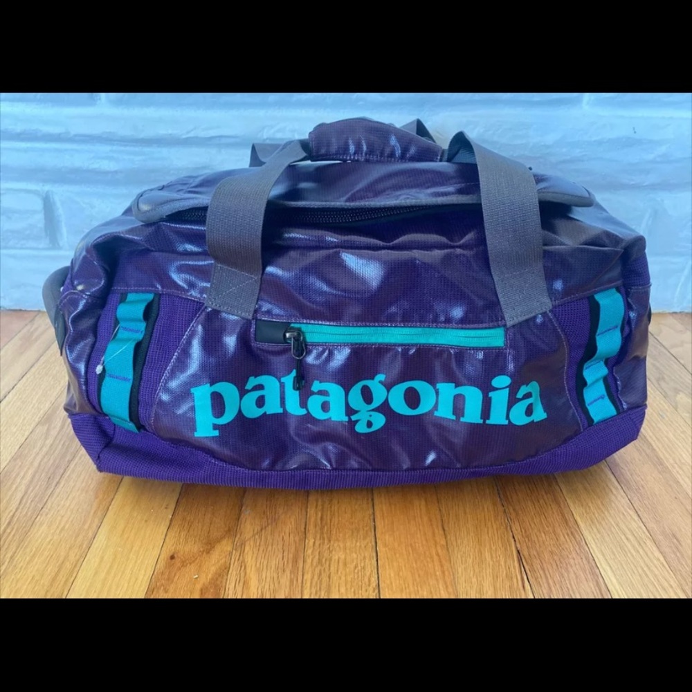 Patagonia Black Hole Duffel Bag 40L Sold Out EUC.
